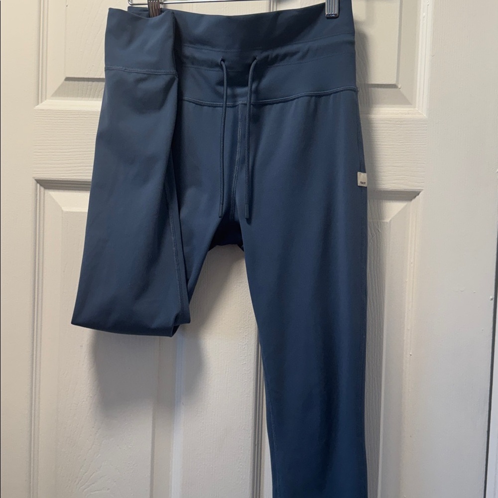 Vuori Daily leggings size M Blue